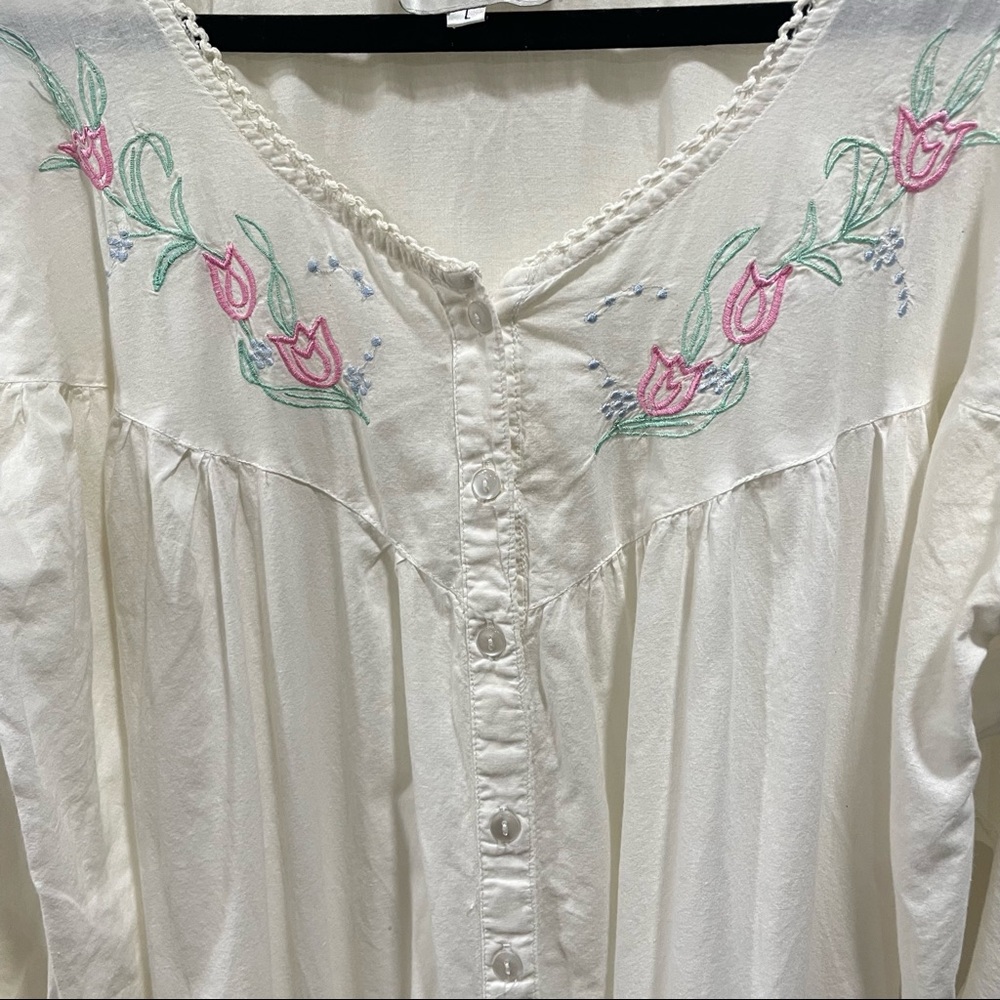 Vintage Women’s Victorian Era White Long Flowing Night Gown